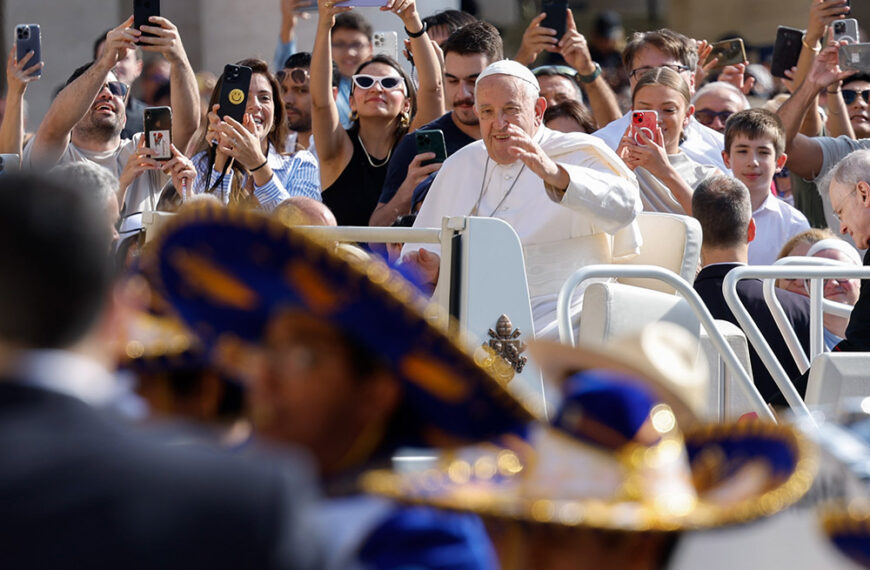 Svrabín koqkámpè Francis Singapore móngdàn svng dilv́m íwe zaqlè tvrà taq lvpat tébǿì we shaqré rì svng vcù:ngò we ràlàng dvp nvng Catholic Junior colleague shvrà rì svng dinø̀ vriq lv́m íwe