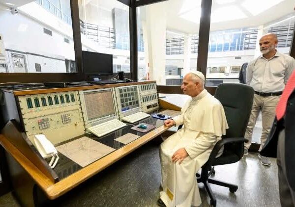 “Vatican Radio Shvngkàdvp rúng kaq Svrabín Koqkvm Leo XIV dì nø vriq we “
