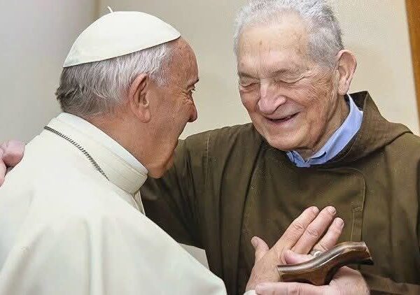 “Svrabín Koqkvm Francis Pvlàcè kvmnønt tvrà taqø nònggùn lùshì we Cardinal gvba pè mà-vl bø’ì tvrà “