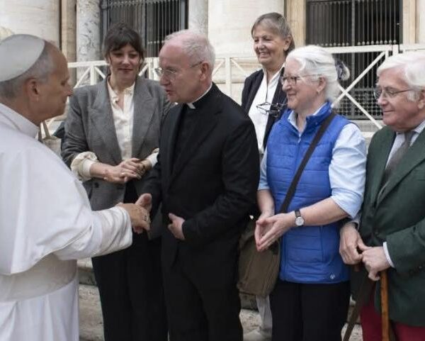 Pope Leo XIV nø àngò‘The Friends of the Holy Father’ mvdò nvng vhøm nø vtoq vtip we