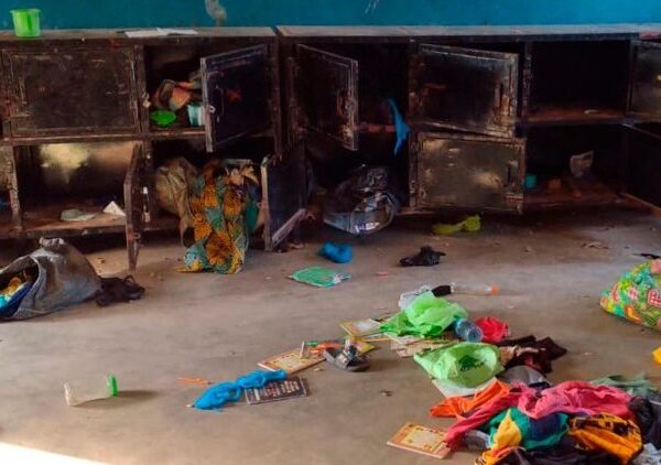 Nigeria nvng Cameroon móngdàn ní vdòng taq tvp vhøm bøà vsvngrì kaq cvn cvn shvlutā lvm dvtú bøà we