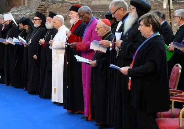 Mòngzøl tvrà nø shvnshé:re, majàn møí(Peace is holy, not war’)