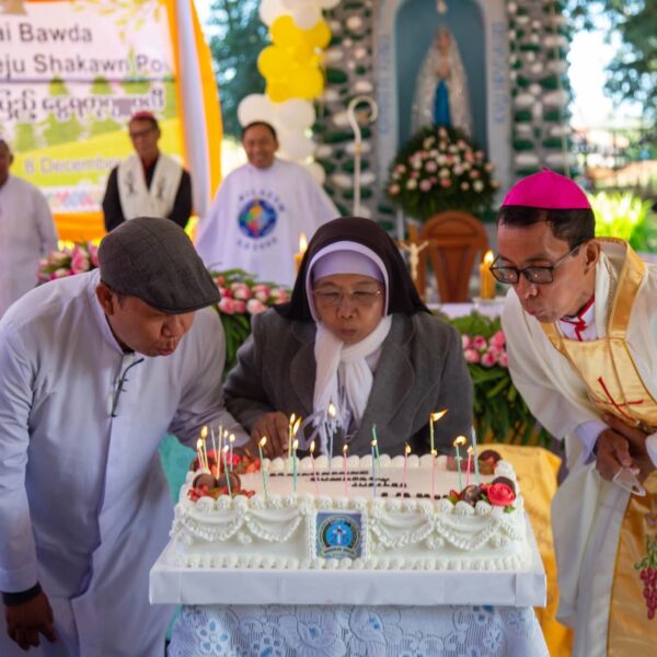 St. Francis Xavier PLN dvrat cèrìò zùng (25) nønggøm Jubilee bóy kàgvp núng vjúrøt kùng wáshì bøì we