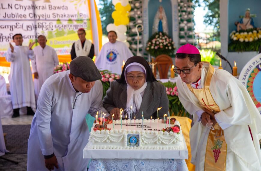 St. Francis Xavier PLN dvrat cèrìò zùng (25) nønggøm Jubilee bóy kàgvp núng vjúrøt kùng wáshì bøì we