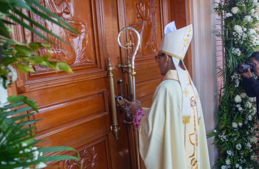 Noqngøm chøm àngshvr nvng Mari Lúngpuq poq Shvmán bóy