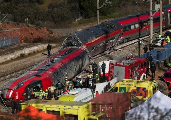 Spain móngdàn taq míyvtá (Train accident) bø̀n bǿì we taq shìbǿì we móng vsv̀ngrì dvpvt Svrabín koqkv́mpèò vjúrøtā we nvng yòl kàru shvri bǿà we