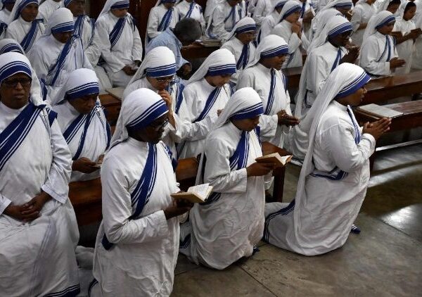 Rvcángcè rìò kámnøt tvrà nø tóng laqyà tiqlòng ku mǿí nø tiqnøt tiq mvyù:ng taq vzø̀m we lvpat tvrà íwe