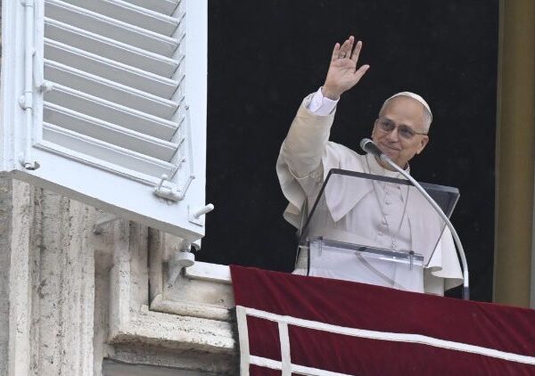 Lazaru døni Vkàngpe yesuí lvpat àngshvr svng go we shaq ri svng Nømaq ígø tá lvq lún wa we Svrabin i shøn we