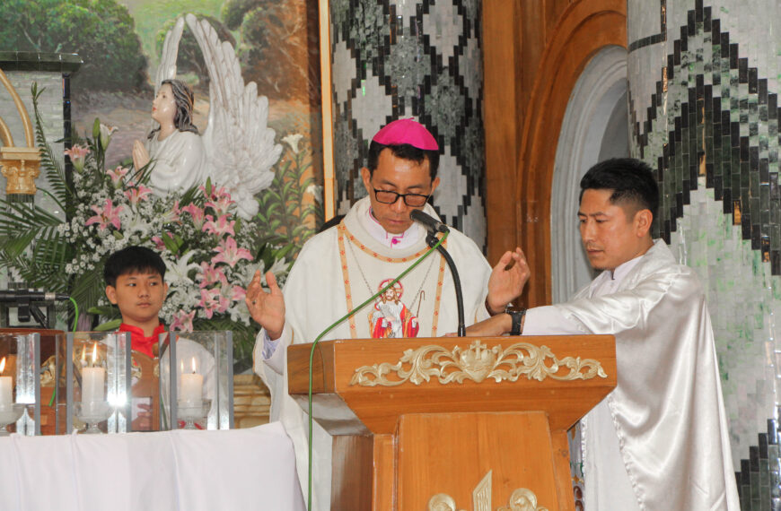 Kachin, Wunpawng amyú kèní nvmbat 2 Shvrúngshú vya svng kámshì yv:ngì we Fr. Thomas Nawhkum Lawt Naw lvpat béyv:ngì 30 nøng gøm vjúrøt kùng