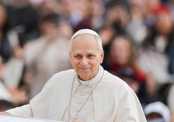 Pope Leo XIV kaqsvng kámnøt tvrà rì shvnglut we tvrà svng tubúm dvhángā we (Liberty Medal) mùnghuq shvring gømpaq zíò we