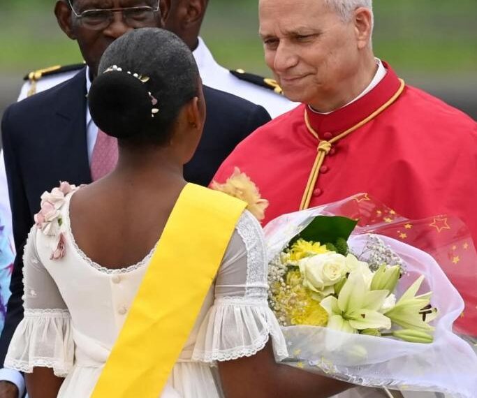 Svrabín Koqkam pè svng Móng dū gvmzø pe Teodoro Obiang Nguema Mbasogo í vto