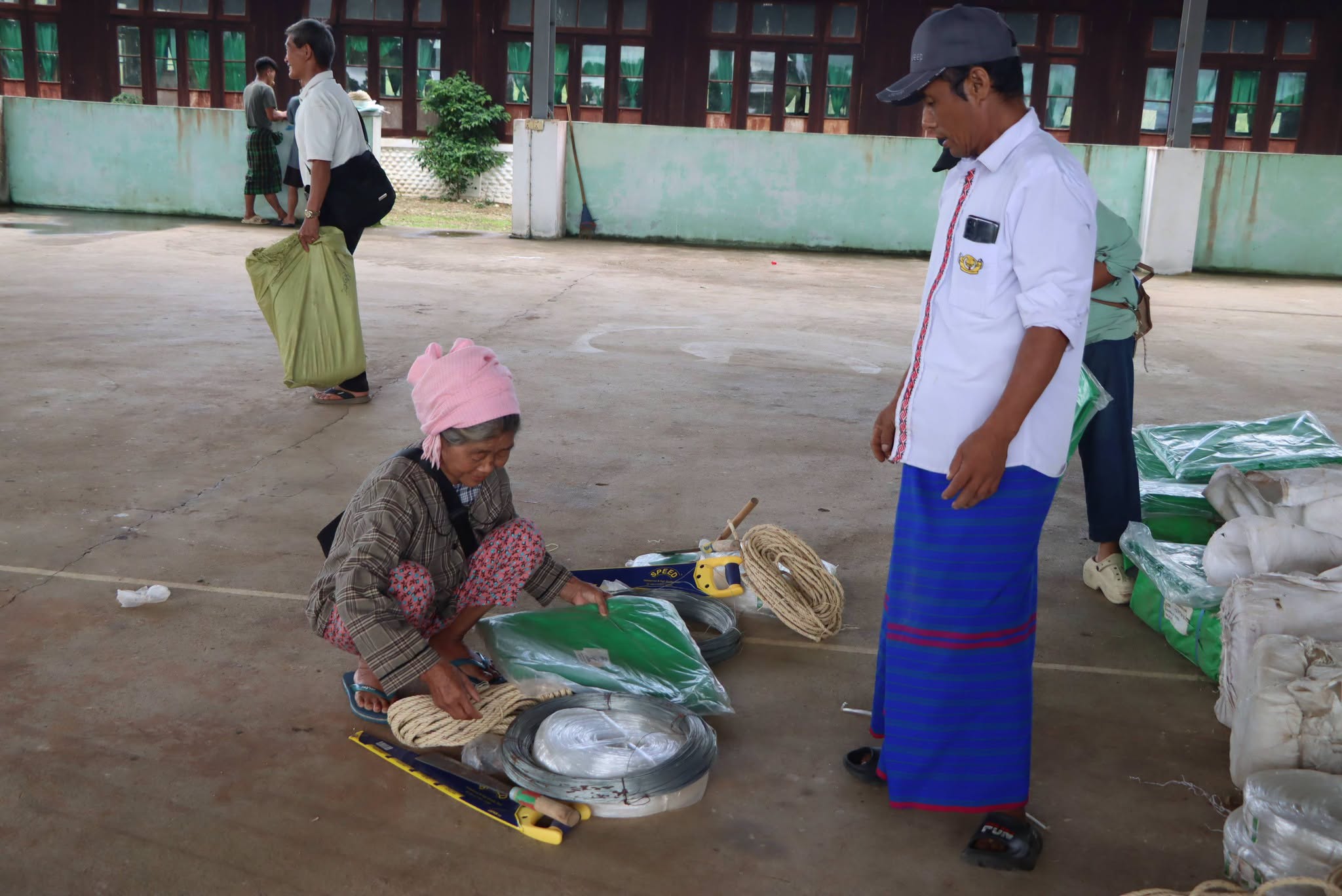 ခေါင်လန်ဖူးမြို့နယ်မှ စစ်ဘေးရှောင် ဒုက္ခသည်များကို