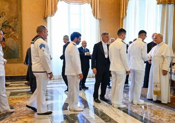 Gvray yv́ngkèní pvlàcè kù:ngà lushàì nø tasv̀ng mvkok roqvr kelv́m wàì