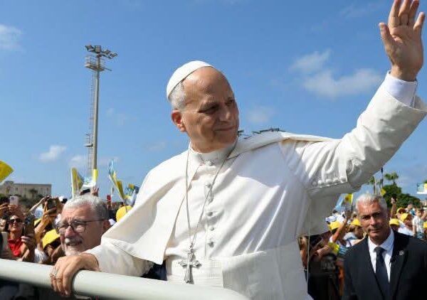 Pope Leo XIV í dvtú we 3 boq waboq Zìlvngré àngni dvpvt dvkám kàru