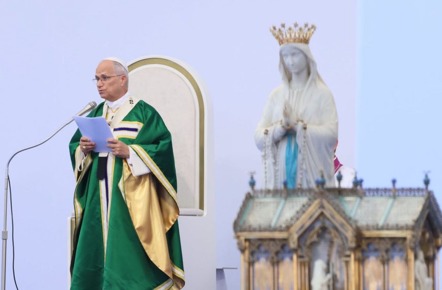 Lourdes yv’ng ” Vløm ra Sasvna wa rì” ku vrá búnglvm rvt Svrabyín Koqkvm Leo (14) í dvkv’m we