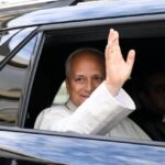 Pope Leo XIV Vatican taqø àngò shiqshv̀n tvrà dvpvt nvrshì lv́m ínø̀ àngwà náni rvtø̀ rìtaq gø vjúrøt Mass núngkùng vjúrøt tvyø rì wáshì lv́m íwe dang vtàng bǿà we